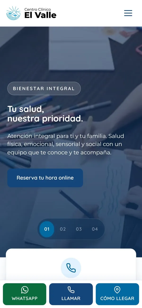 El mismo sitio del Centro Clínico El Valle en pantalla de celular: menú hamburguesa, titular sobre el equipo de salud y barra inferior con WhatsApp, llamada y ubicación